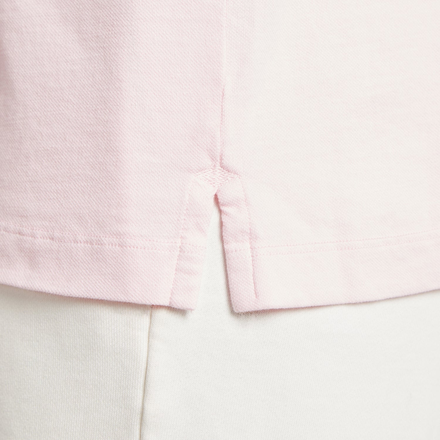 Maglia uomo rosa in micro piquet tinta in capo, dettaglio cuciture e fondo manica