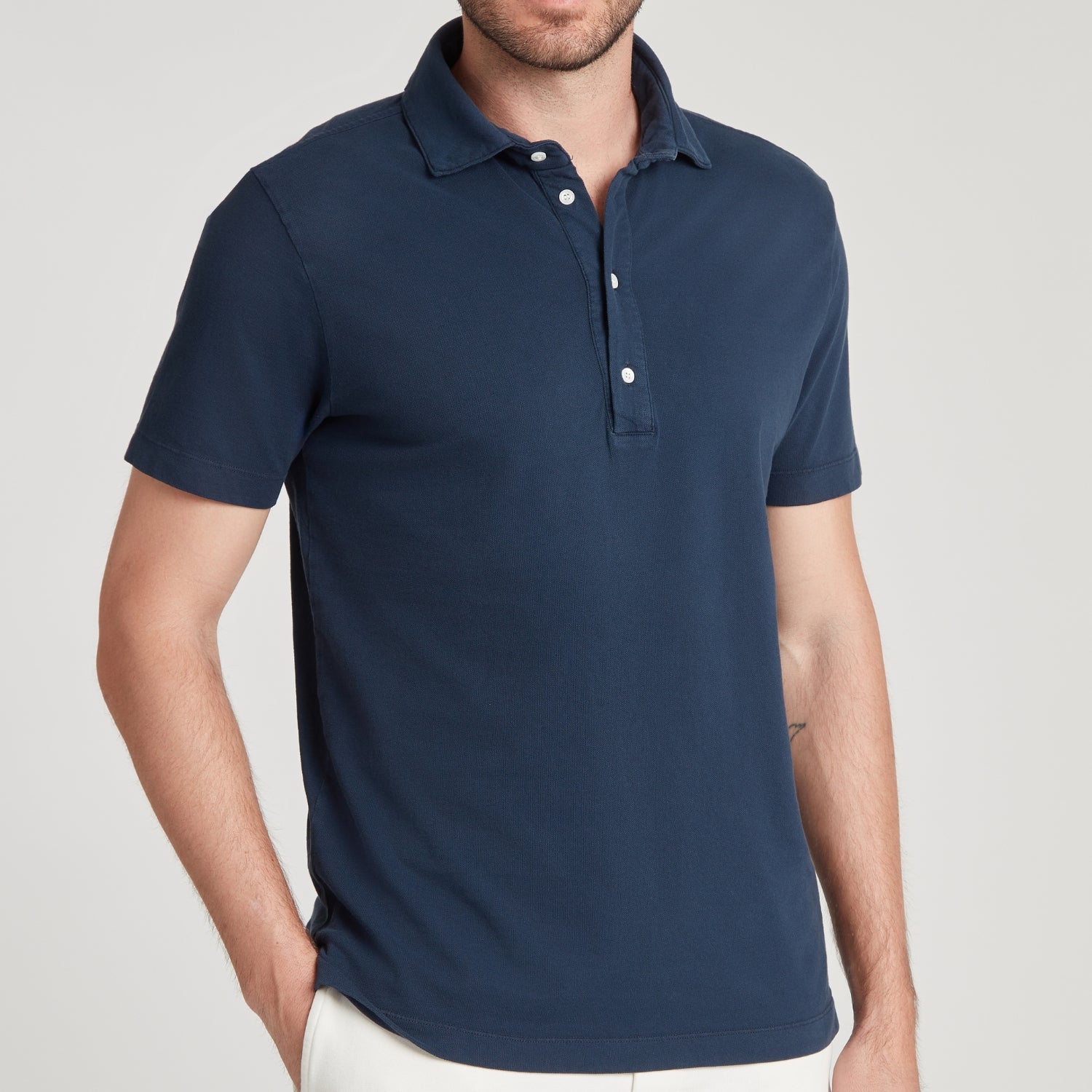 Polo uomo in micro piquet blu navy, design veneziano, manifattura italiana, comfort premium