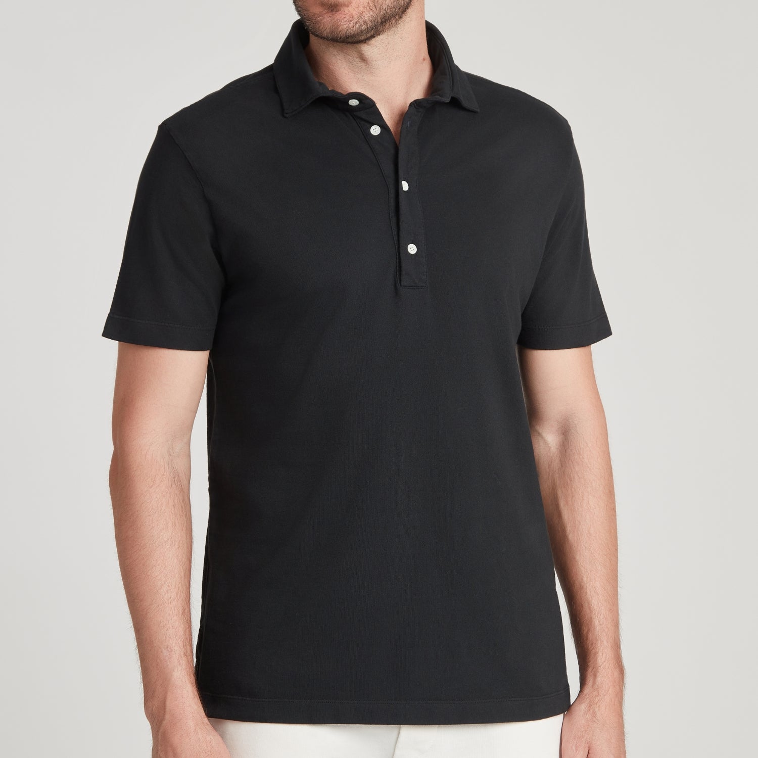 Polo uomo nero in micro piquet tinta in capo, design veneziano e comfort premium
