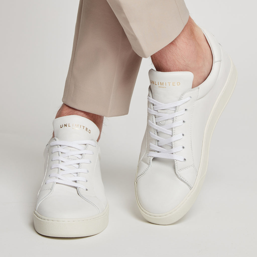 Scarpe da uomo bianche in pelle con logo Unlimited Venezia, design elegante e comfort premium