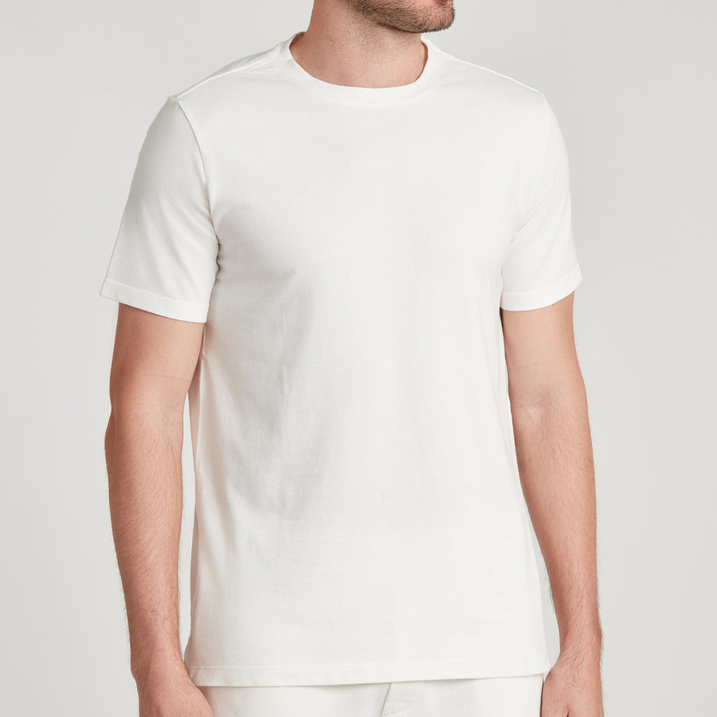Maglietta bianca uomo, design minimalista, stile casual per Venezia