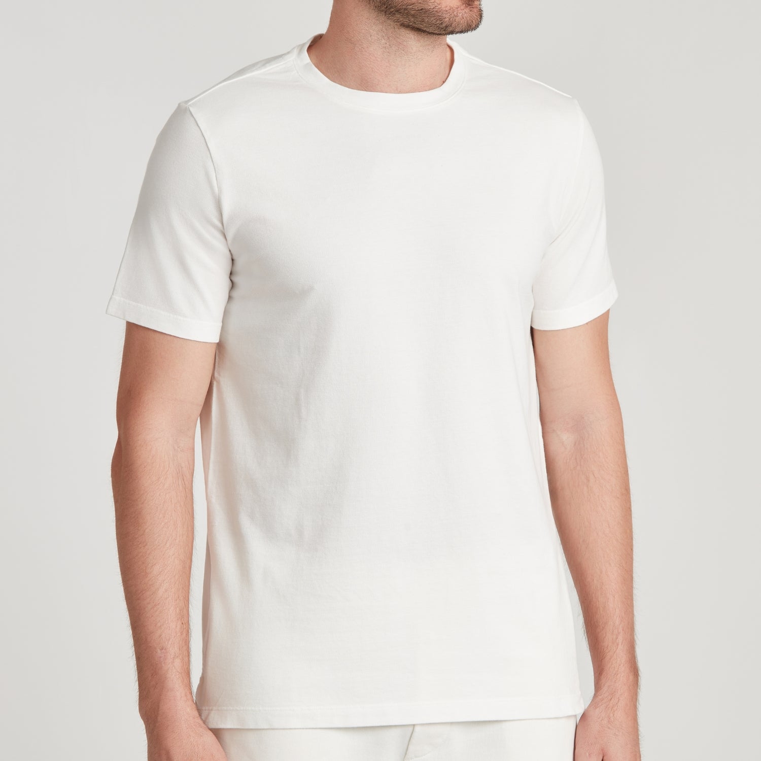 Maglietta bianca uomo, design minimalista, stile casual per Venezia