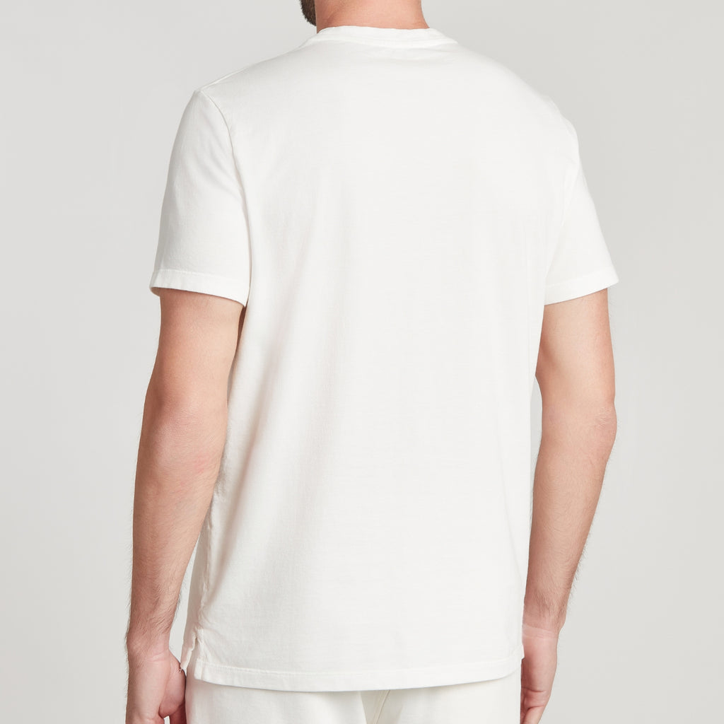 T-shirt bianca da uomo, vista posteriore, taglio regular, stile minimalista per look casual e comfort