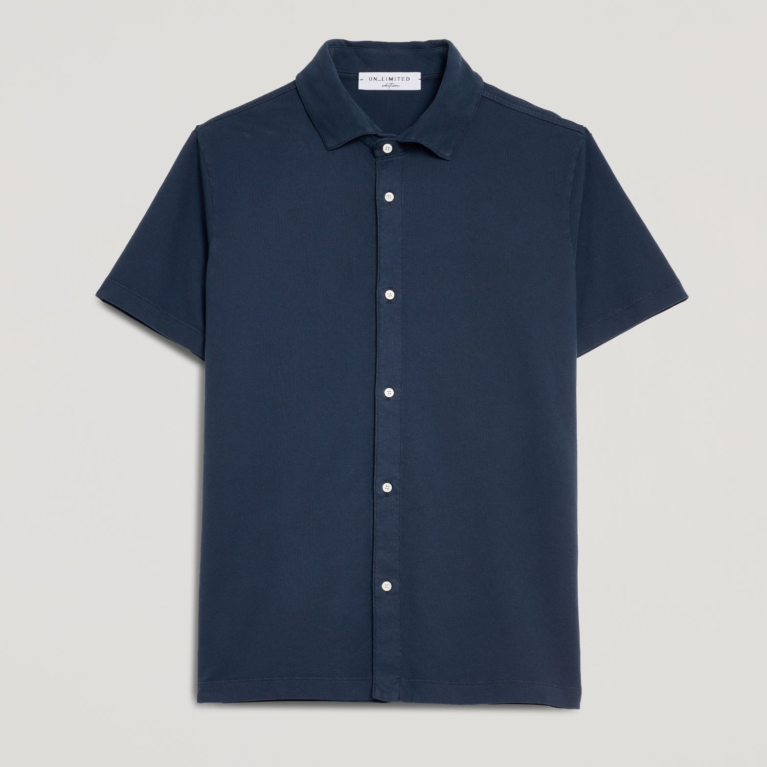 Polo uomo in micro piquet tinta in capo, design veneziano e comfort premium