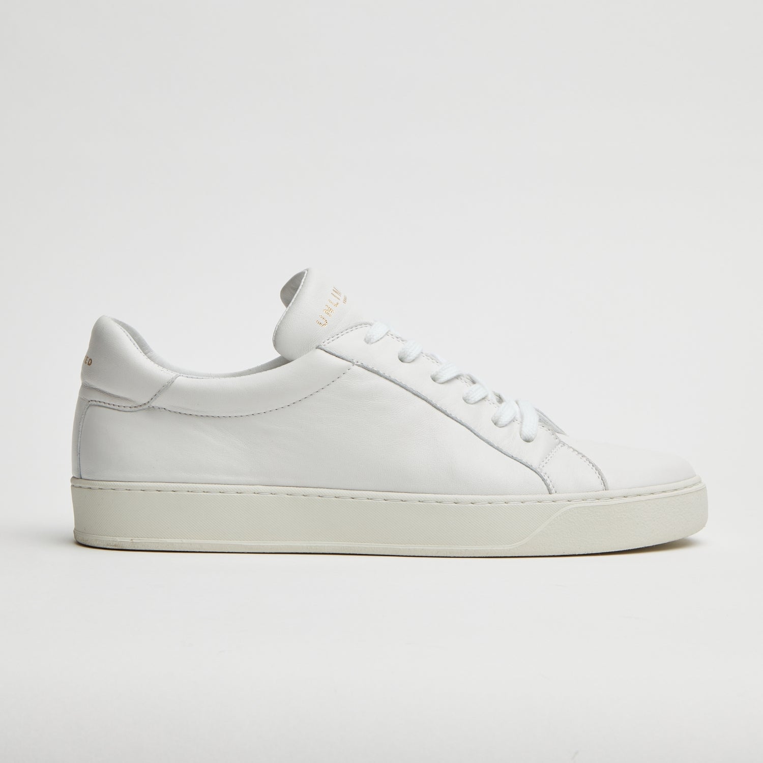 Sneaker bianca in pelle con dettagli dorati, design veneziano e suola premium