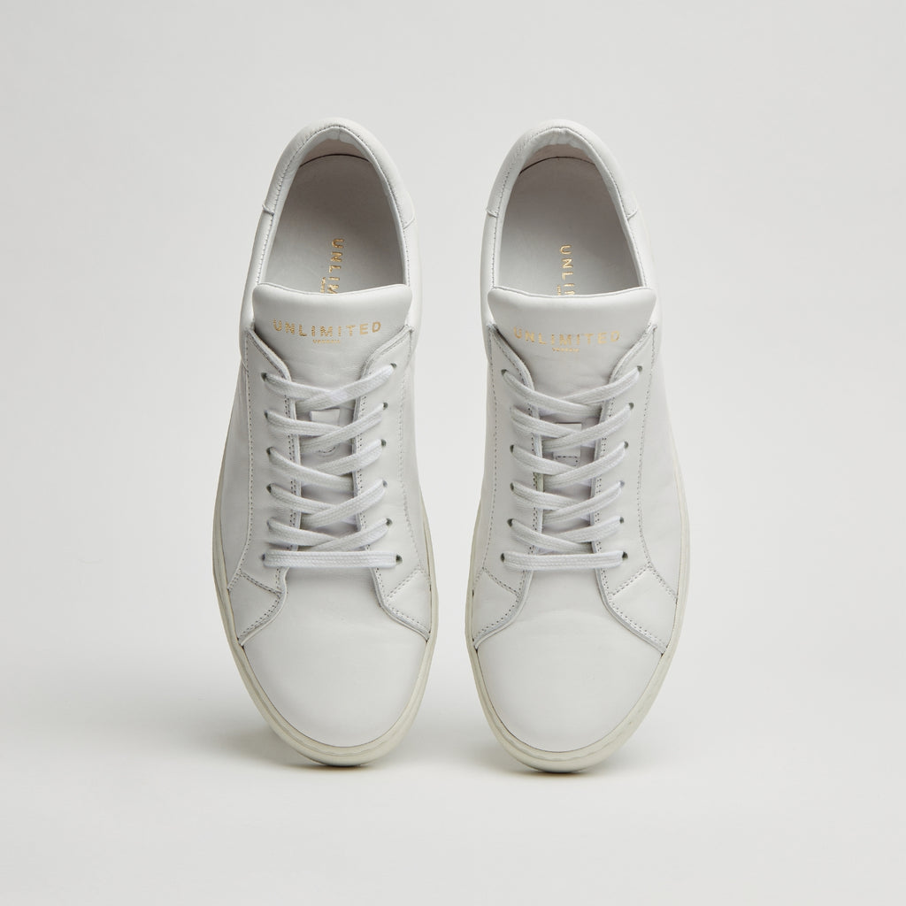 Scarpe da uomo bianche in pelle con logo dorato, design veneziano e comfort premium
