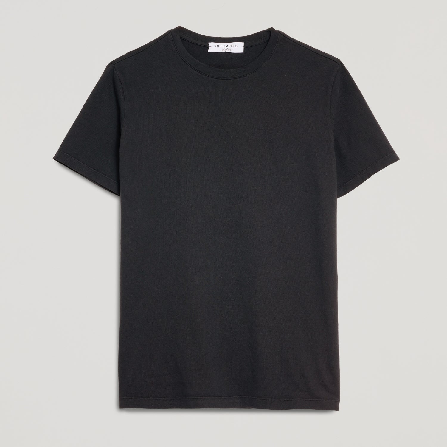 T-shirt uomo nera in micro piquet tinta in capo, design veneziano, manifattura italiana, comfort premium